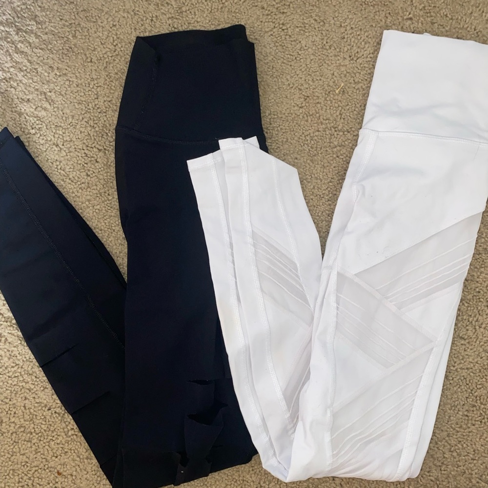 One pair of Alo Yoga leggings